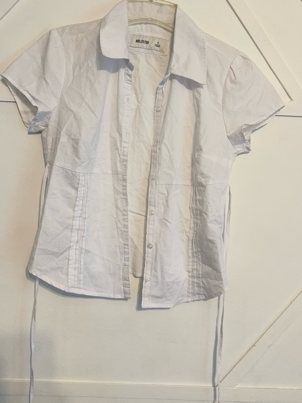 Hollister White Short-Sleeve Button-Up Blouse